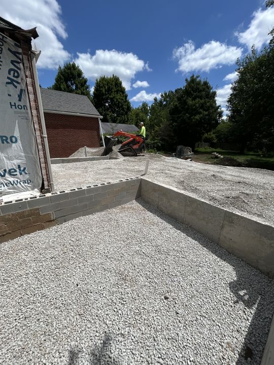 Gravel preparation around a foundation